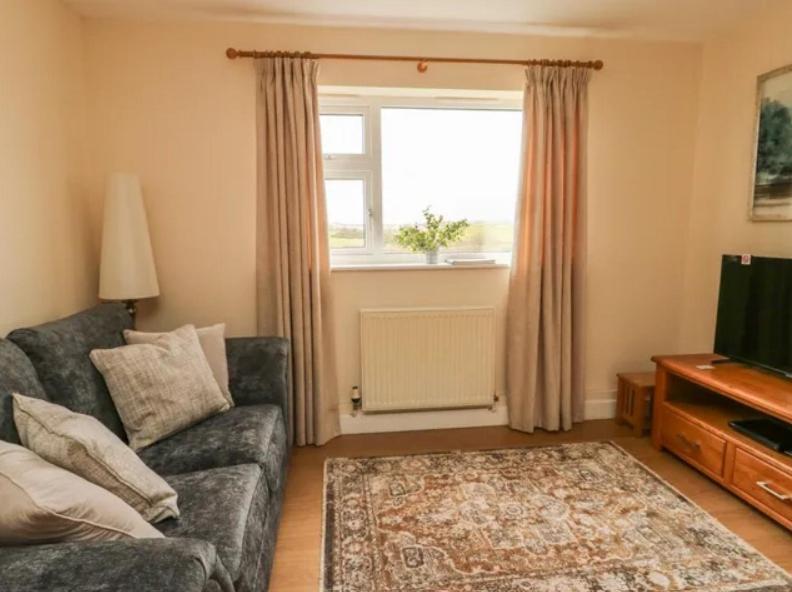 Llain Mai Apartment Клангефни Екстериор снимка